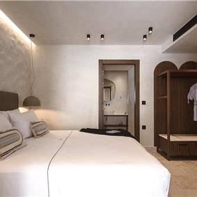 5 bedroom villa with indoor and outdoor pool in Chania town, sleeps 10